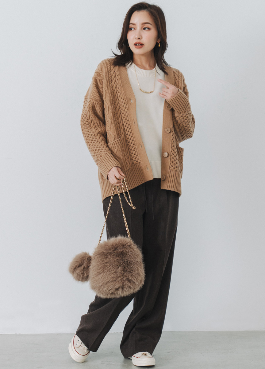 圓領羊毛短版針織上衣